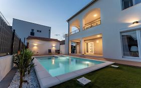 Bernie Apartments With A Pool